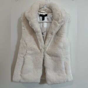 NWT•Forever 21 Soft Cream Faux Fur Vest